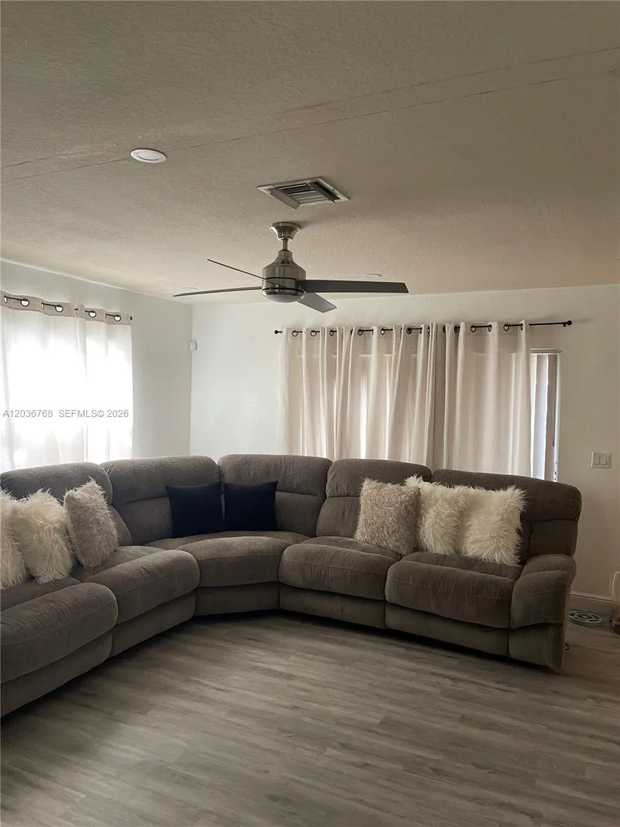 2432 SW 99th Way Miramar, FL 33025