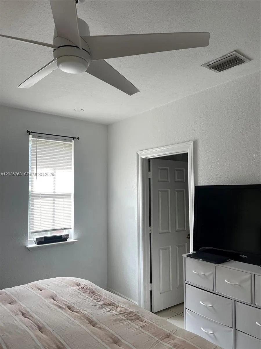 2432 SW 99th Way Miramar, FL 33025