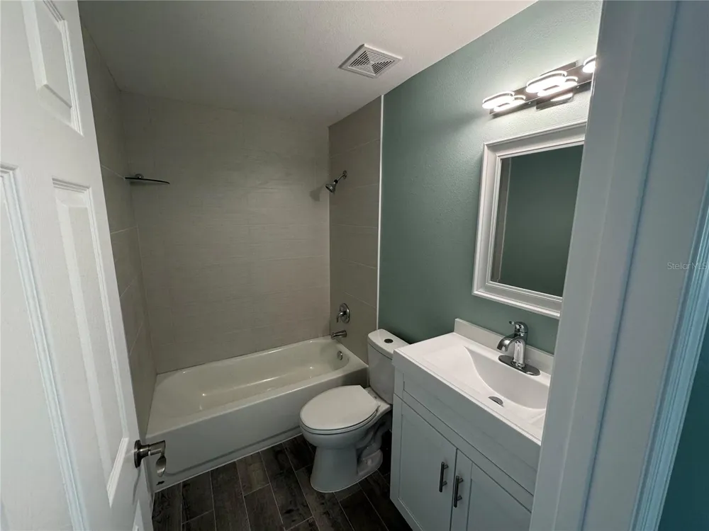1258 BARBARA DRIVE #202 Venice, FL 34285