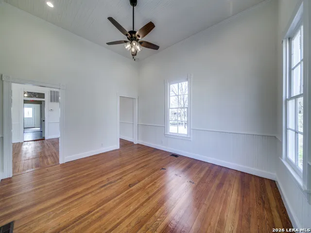 824 5A-2 High Street Comfort, TX 78624