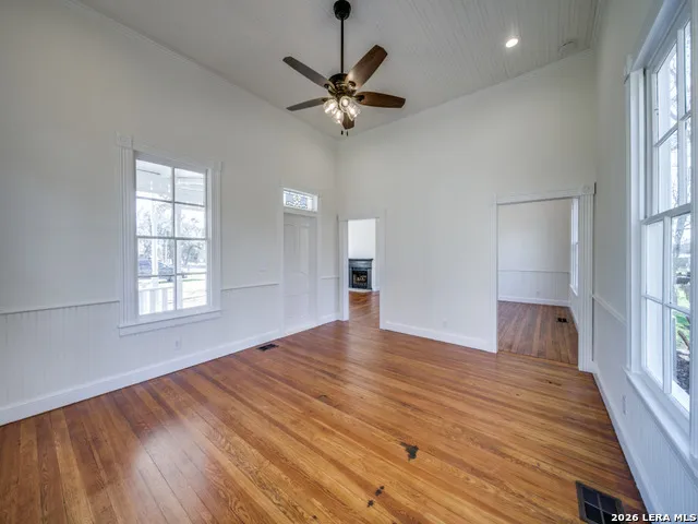 824 5A-2 High Street Comfort, TX 78624