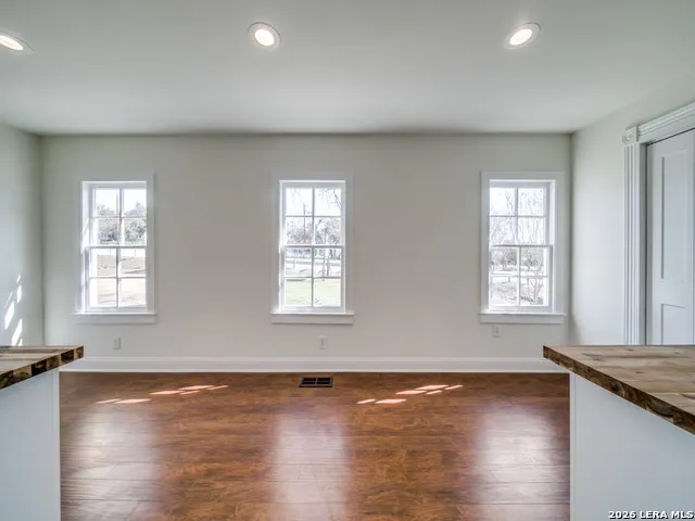 824 5A-2 High Street Comfort, TX 78624