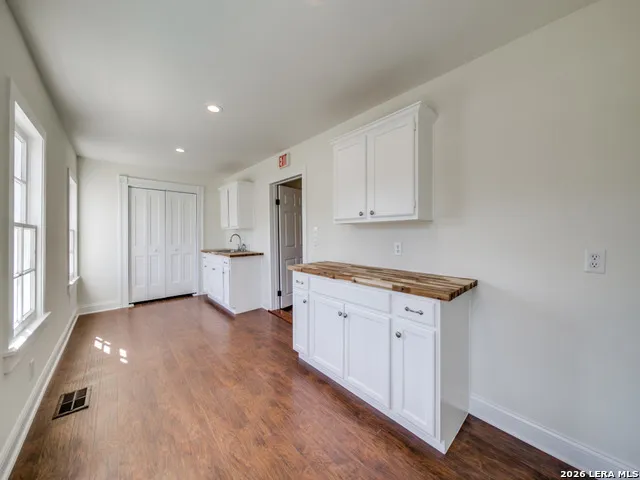 824 5A-2 High Street Comfort, TX 78624