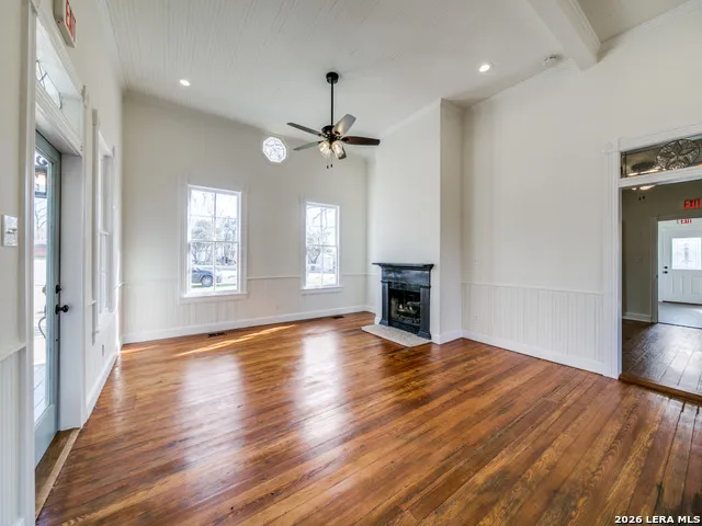 824 5A-2 High Street Comfort, TX 78624