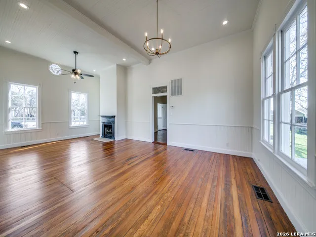 824 5A-2 High Street Comfort, TX 78624