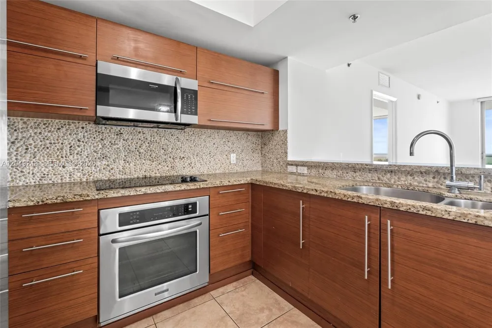 2681 Flamingo Rd #2205S Sunrise, FL 33323