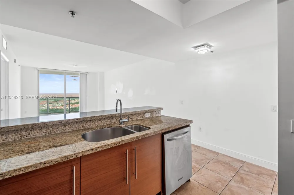 2681 Flamingo Rd #2205S Sunrise, FL 33323