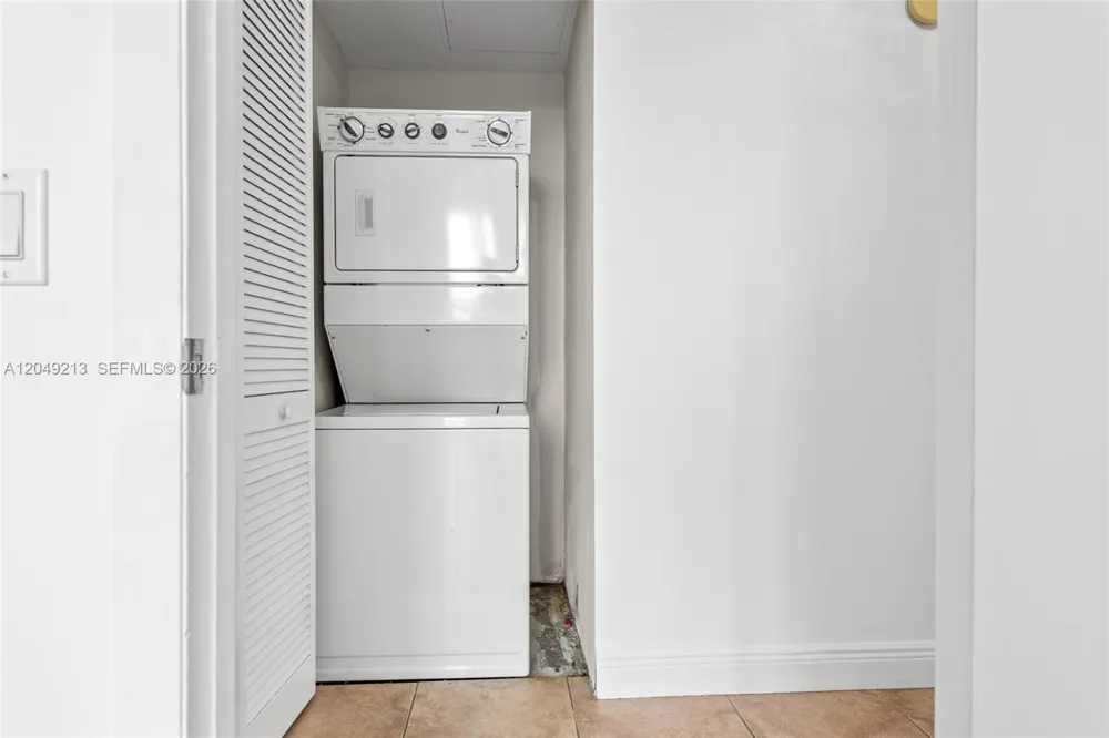 2681 Flamingo Rd #2205S Sunrise, FL 33323