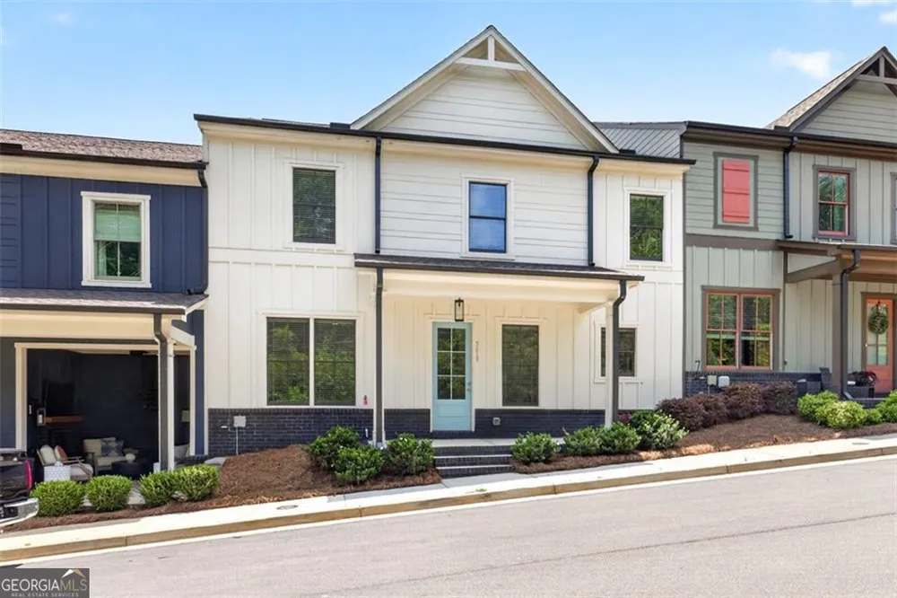 5619 Pine ST Flowery Branch, GA 30542