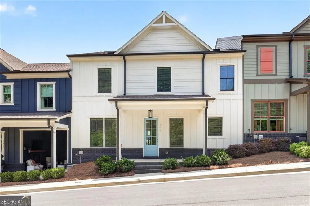 5619 Pine ST Flowery Branch, GA 30542