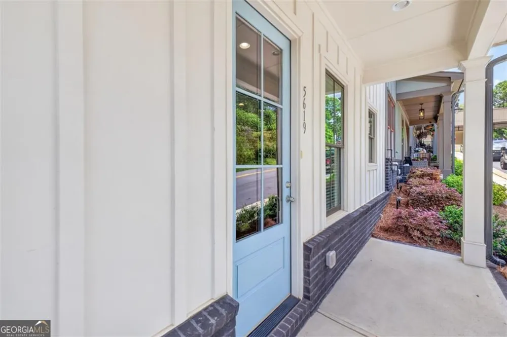 5619 Pine ST Flowery Branch, GA 30542