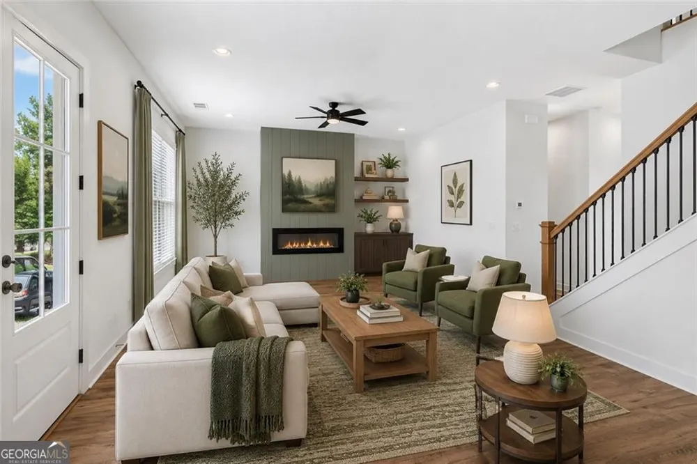5619 Pine ST Flowery Branch, GA 30542