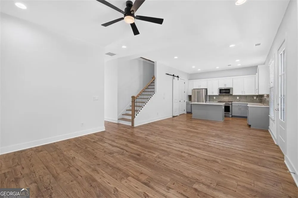 5619 Pine ST Flowery Branch, GA 30542