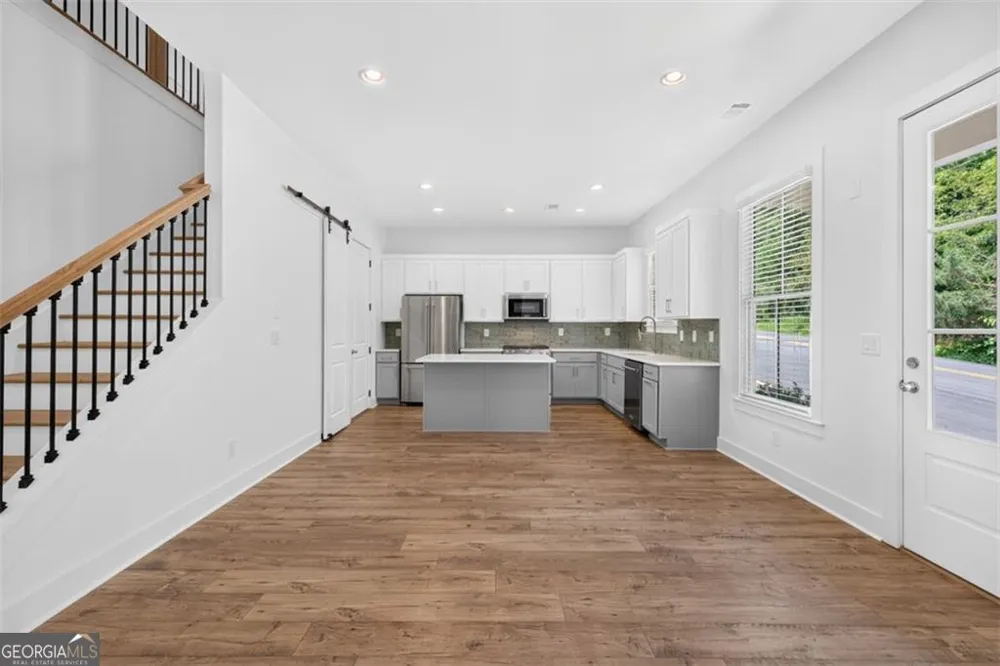 5619 Pine ST Flowery Branch, GA 30542