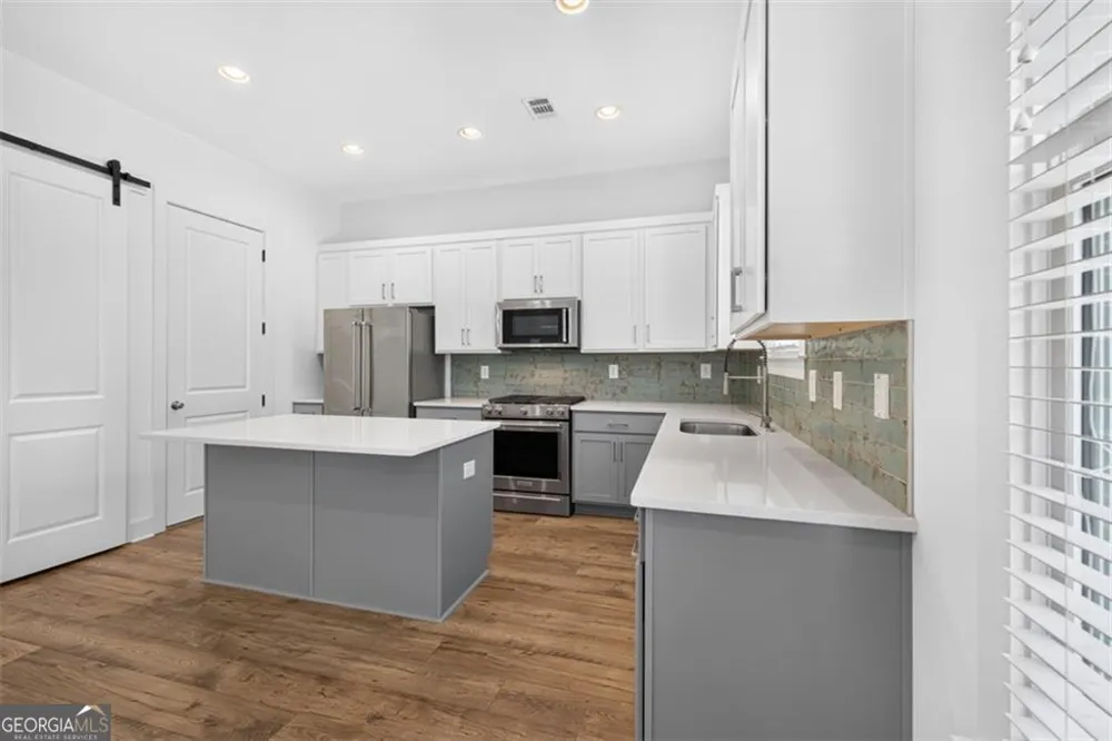 5619 Pine ST Flowery Branch, GA 30542
