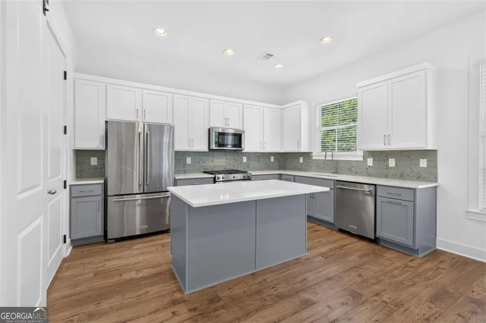 5619 Pine ST Flowery Branch, GA 30542