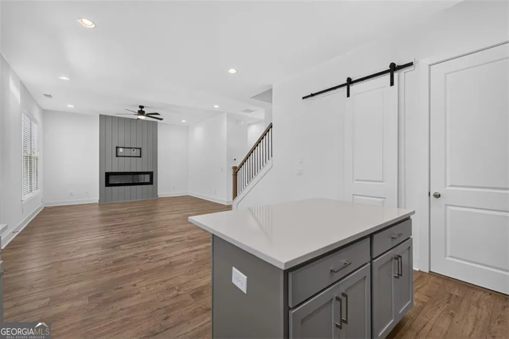 5619 Pine ST Flowery Branch, GA 30542