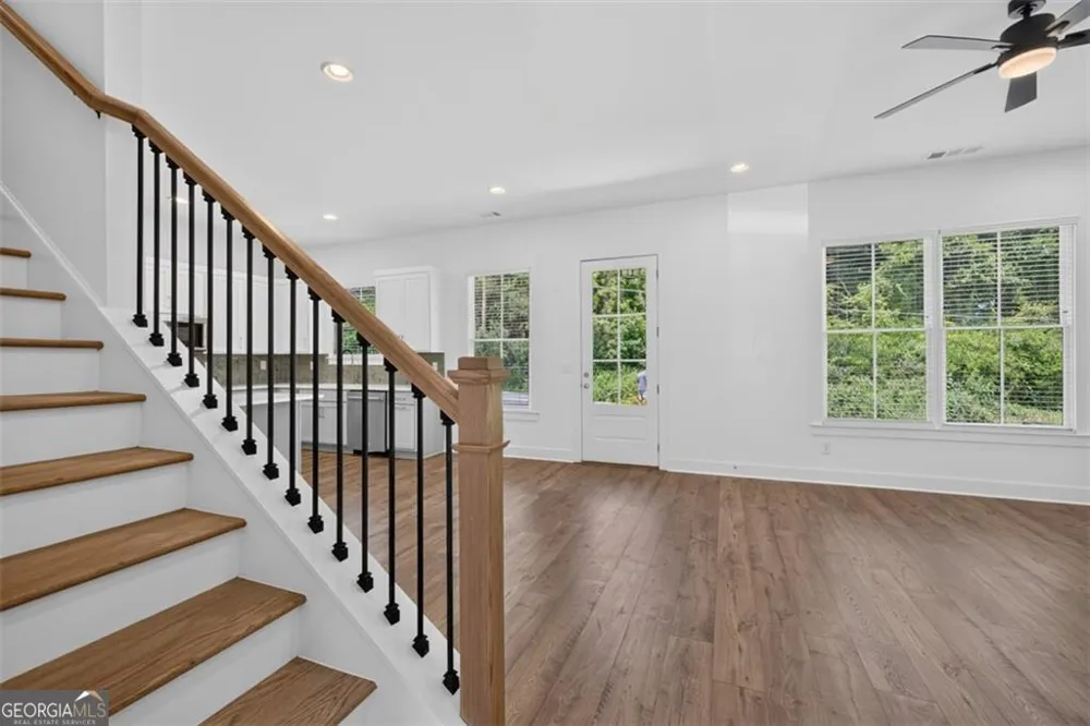 5619 Pine ST Flowery Branch, GA 30542
