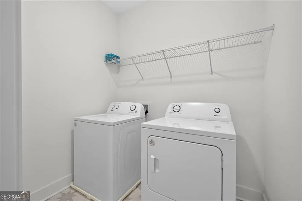5619 Pine ST Flowery Branch, GA 30542