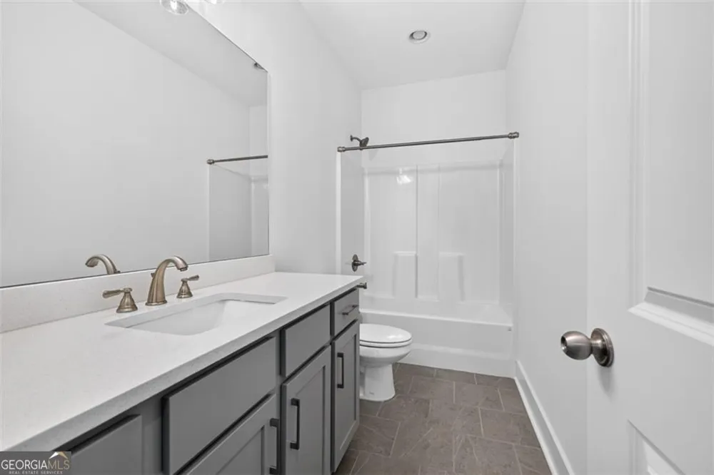 5619 Pine ST Flowery Branch, GA 30542