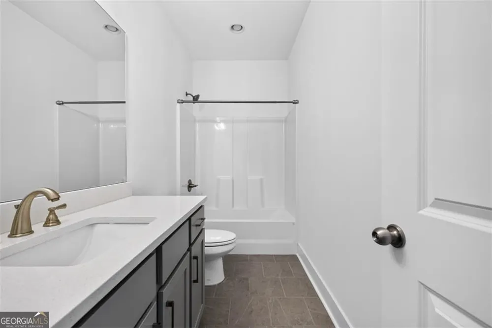 5619 Pine ST Flowery Branch, GA 30542