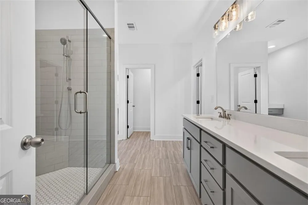 5619 Pine ST Flowery Branch, GA 30542