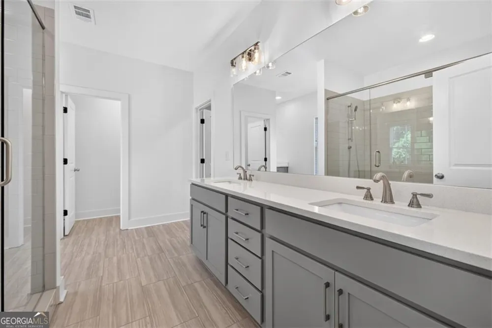 5619 Pine ST Flowery Branch, GA 30542