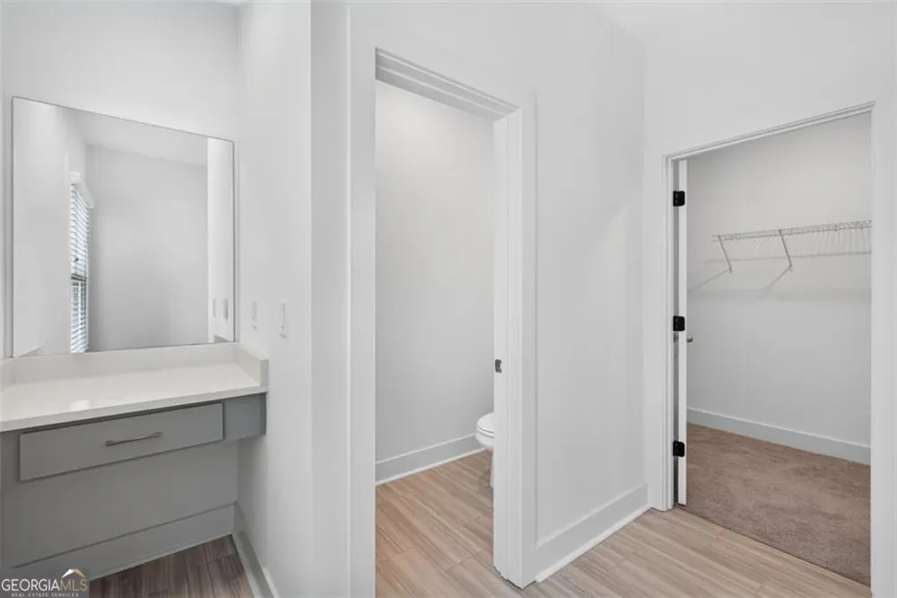 5619 Pine ST Flowery Branch, GA 30542