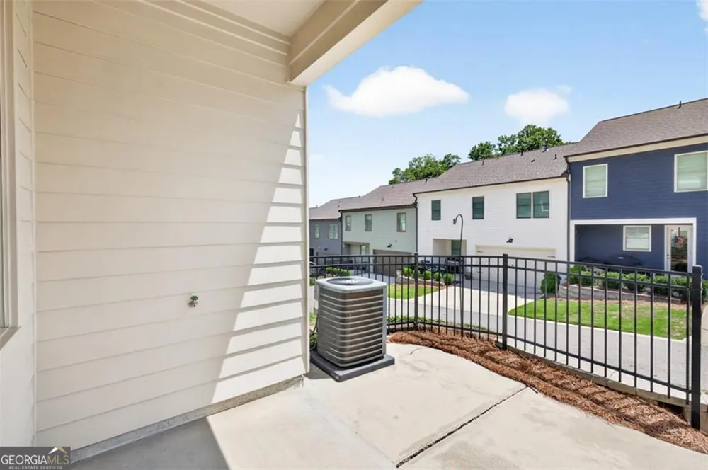 5619 Pine ST Flowery Branch, GA 30542