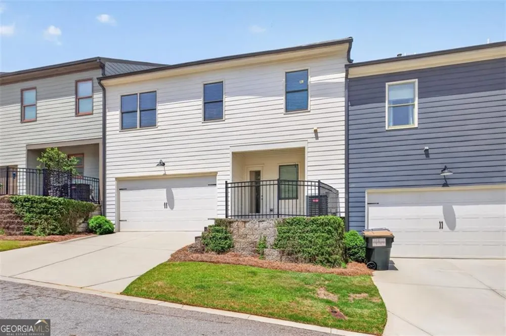 5619 Pine ST Flowery Branch, GA 30542