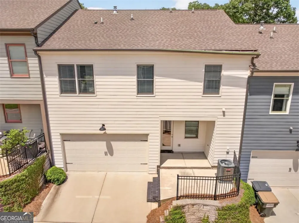 5619 Pine ST Flowery Branch, GA 30542
