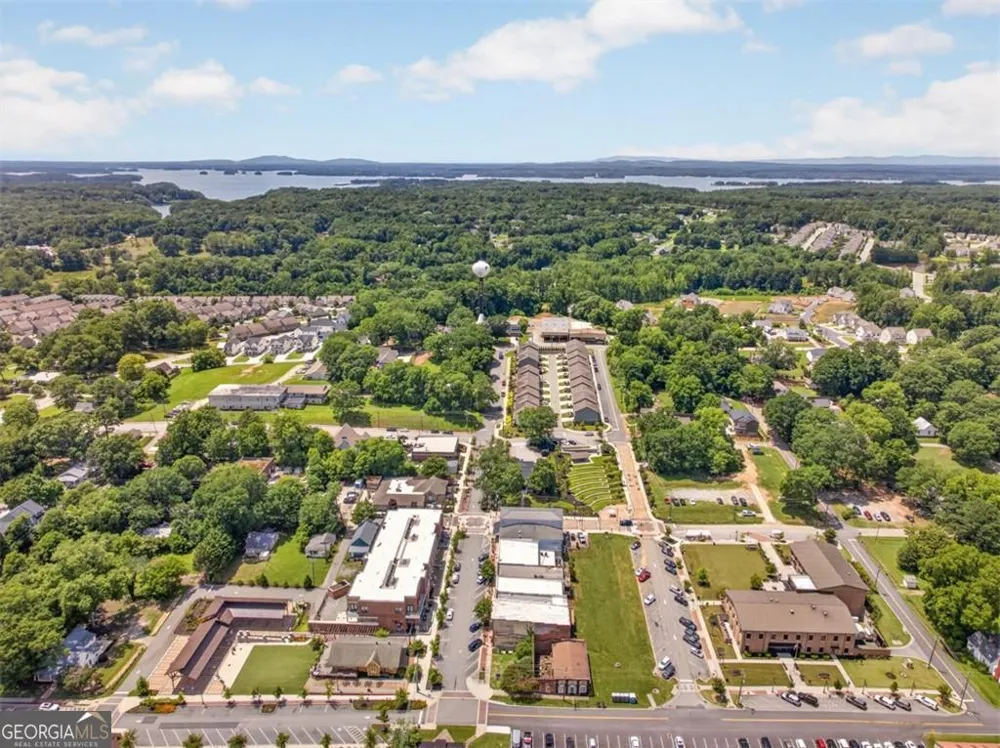 5619 Pine ST Flowery Branch, GA 30542