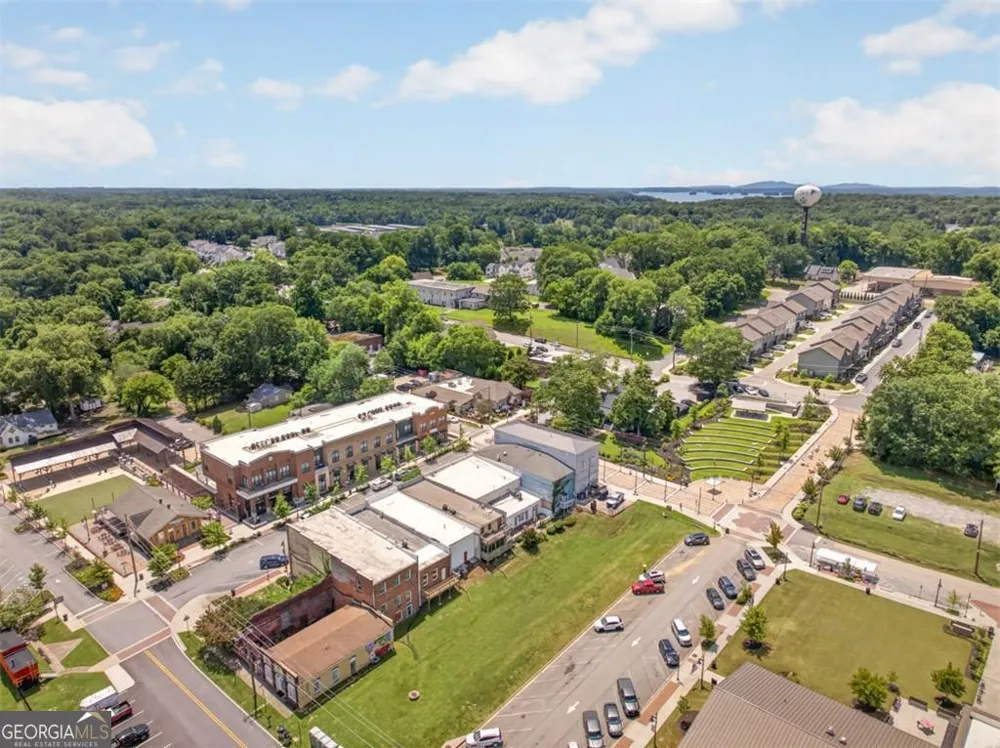 5619 Pine ST Flowery Branch, GA 30542
