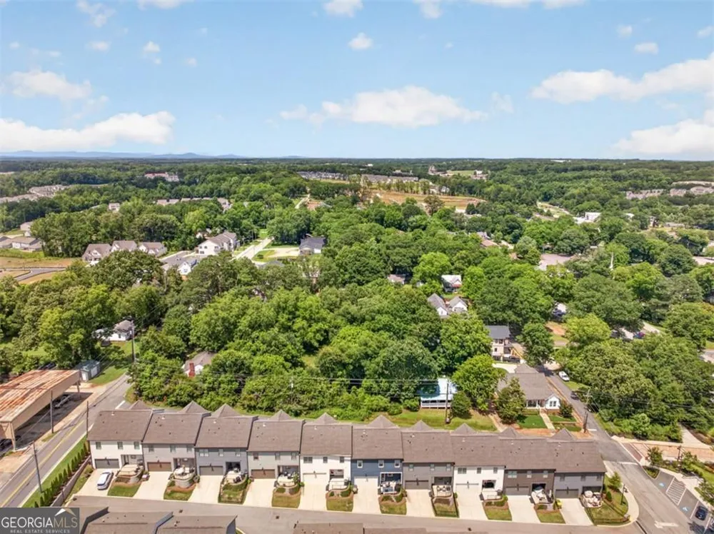 5619 Pine ST Flowery Branch, GA 30542