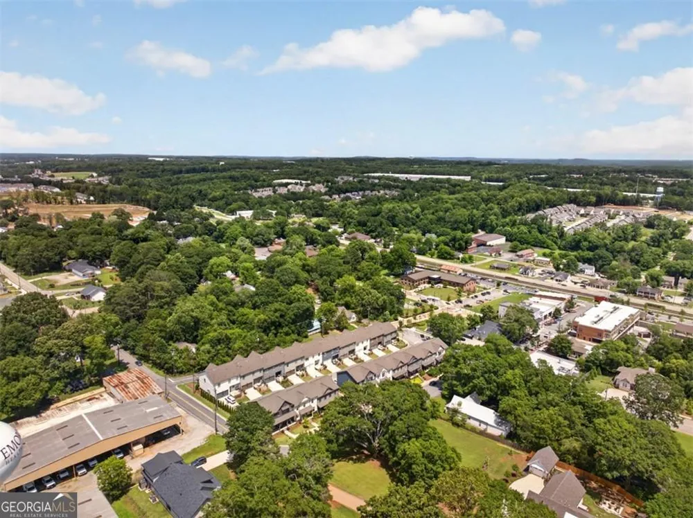 5619 Pine ST Flowery Branch, GA 30542