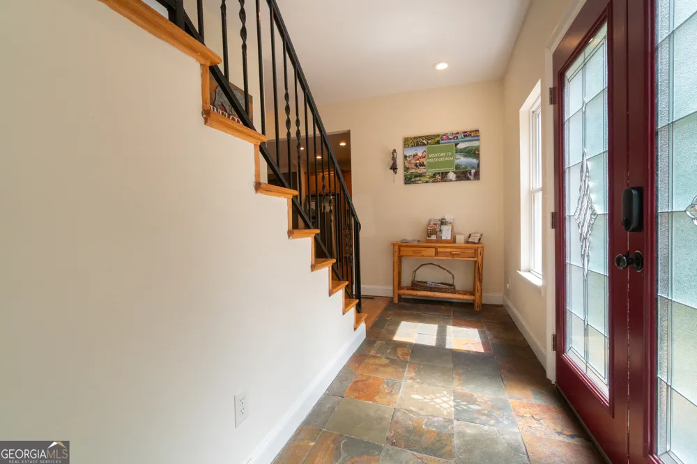 81 Dach Bruecke Gasse Helen, GA 30545