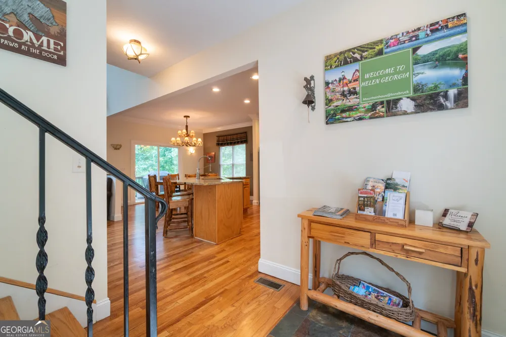 81 Dach Bruecke Gasse Helen, GA 30545