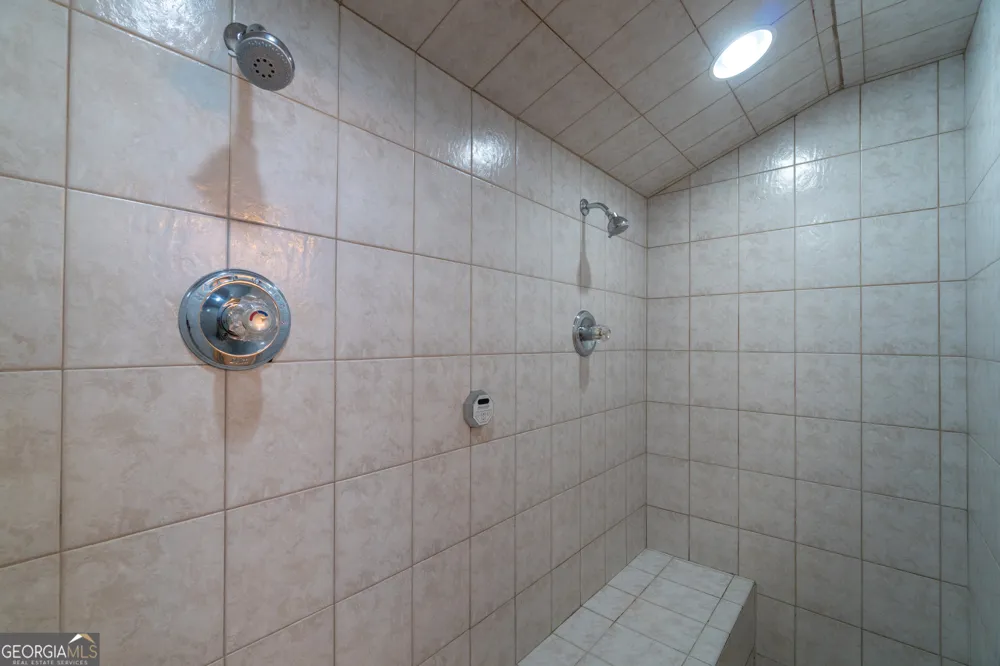 81 Dach Bruecke Gasse Helen, GA 30545