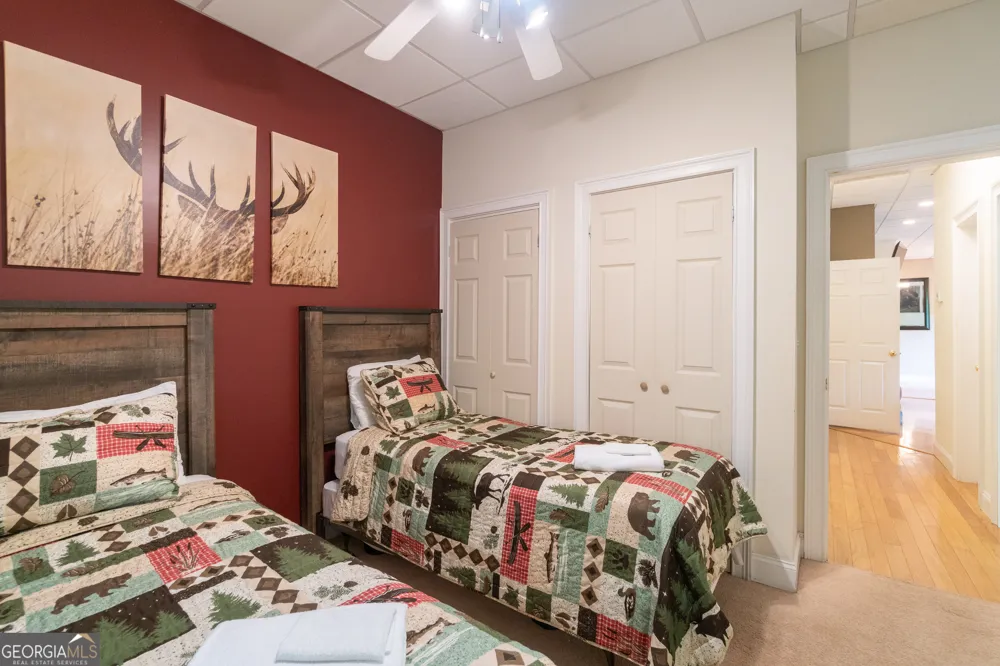 81 Dach Bruecke Gasse Helen, GA 30545