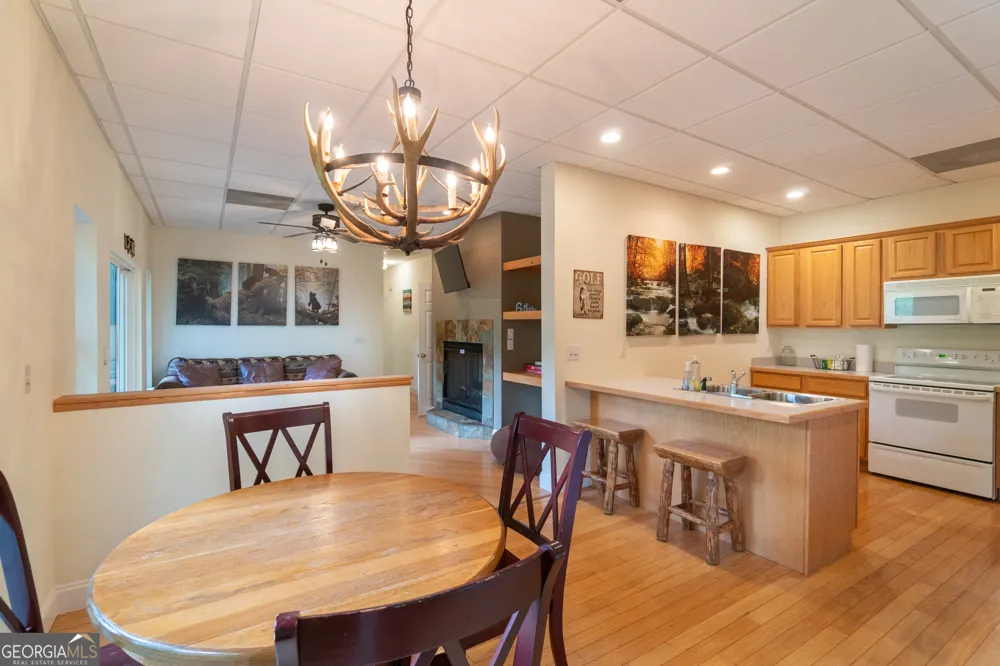 81 Dach Bruecke Gasse Helen, GA 30545