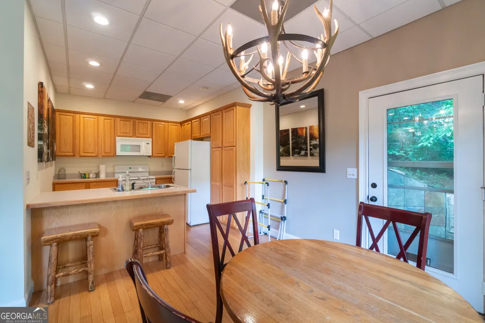 81 Dach Bruecke Gasse Helen, GA 30545