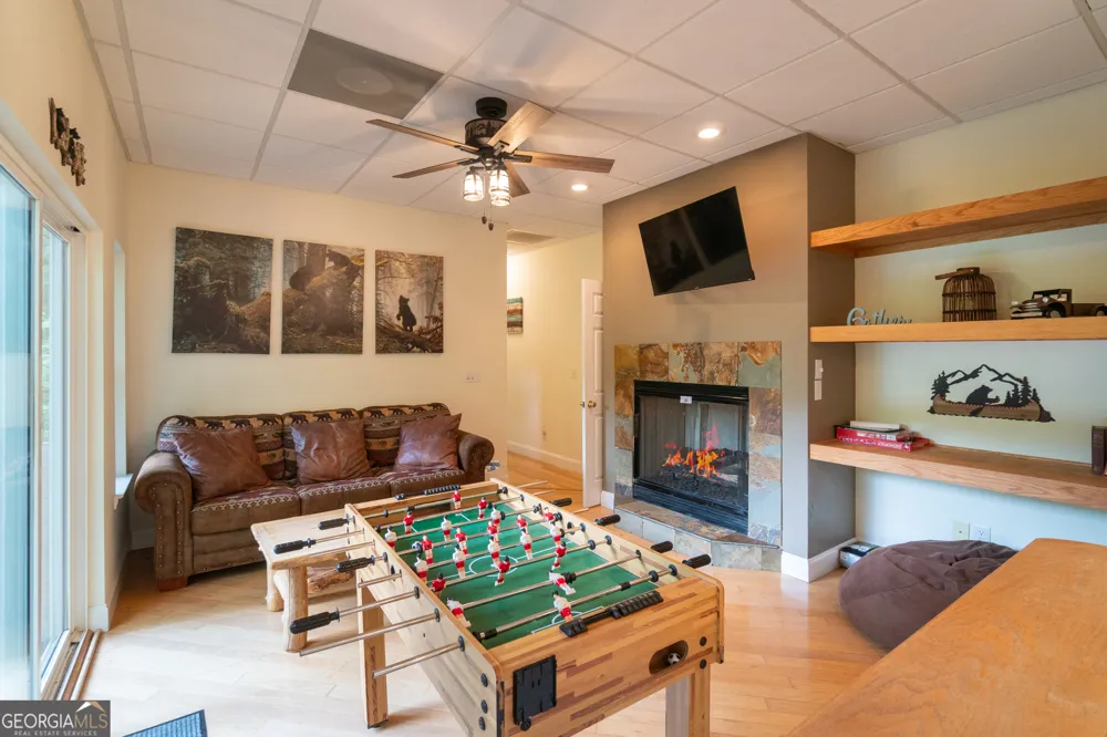 81 Dach Bruecke Gasse Helen, GA 30545