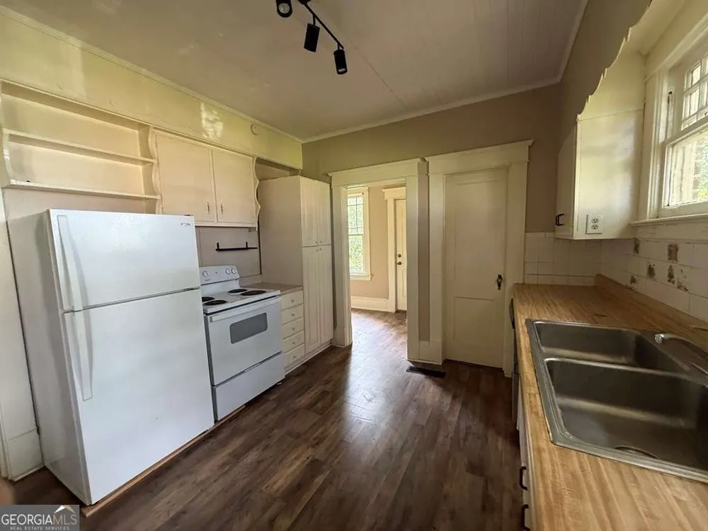 328 S Main ST S Ashburn, GA 31714