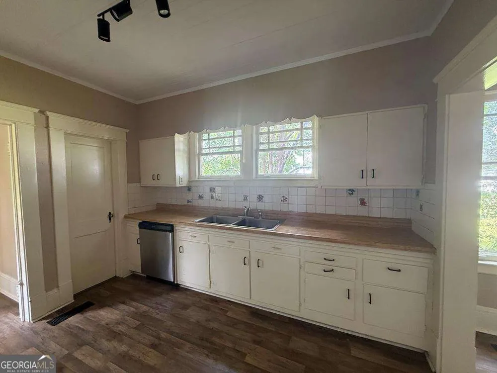 328 S Main ST S Ashburn, GA 31714