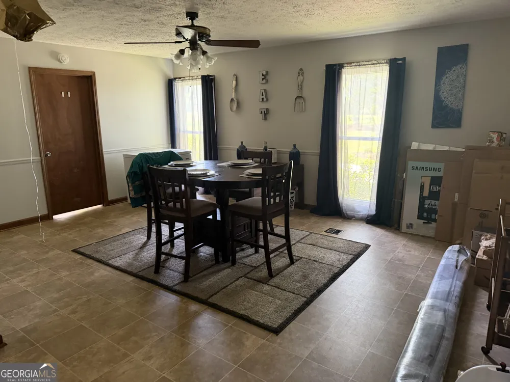 33 Stephens RD Tennille, GA 31089