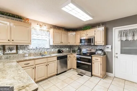 191 Henry DR Gray, GA 31032