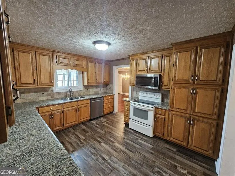 1505 Old Loganville RD Loganville, GA 30052