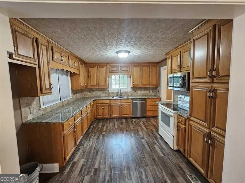 1505 Old Loganville RD Loganville, GA 30052
