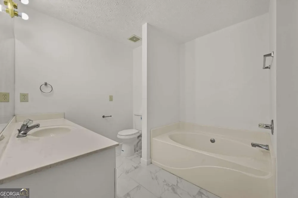 5090 LEESHIRE Leeshire Trce Tucker, GA 30084