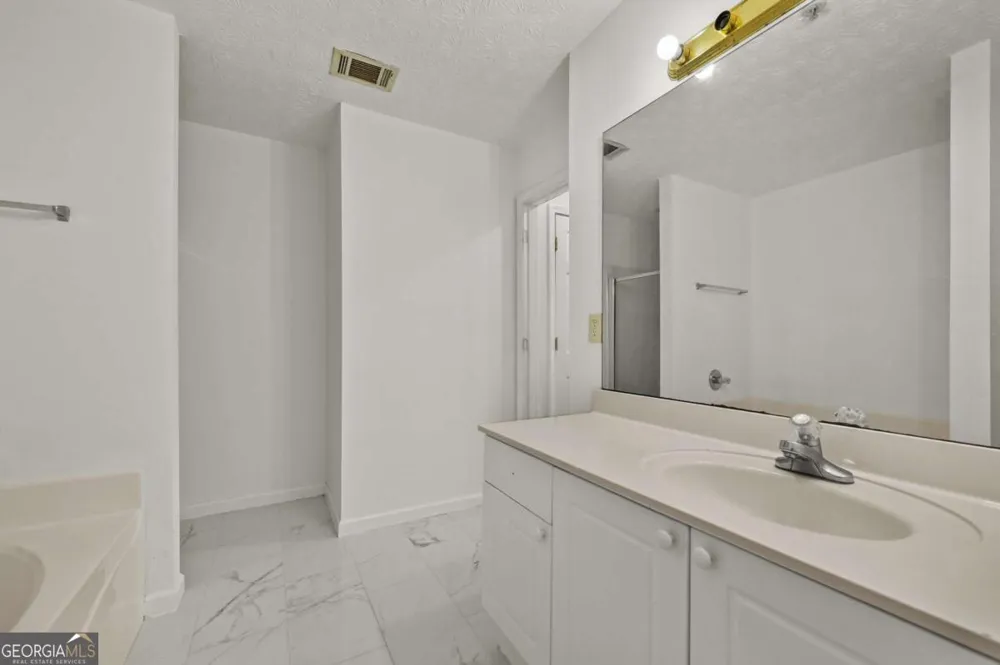 5090 LEESHIRE Leeshire Trce Tucker, GA 30084